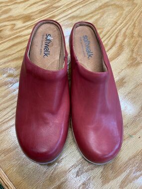 Soft Walk Madison Comfort Shoes Women's 11 M Red Leather Slip On Round Toe S11